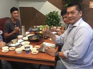 Donny Kesuma Hobi Makan Bareng Anak dan Keluarga, Ini Potretnya!