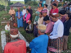 Menelusuri Jejak Toleransi dari Makam Katolik-Islam di Labuan Bajo