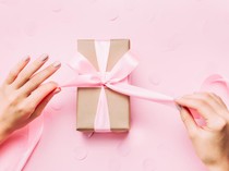 23 Ide Kado untuk Hari Guru Nasional yang Simple namun Berkesan