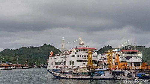 Kapal feri di Pelabuhan ASDP Ferry Labuan Bajo, Manggarai Barat, Nusa Tenggara Timur. (Foto: Ambrosius Ardin/detikBali)