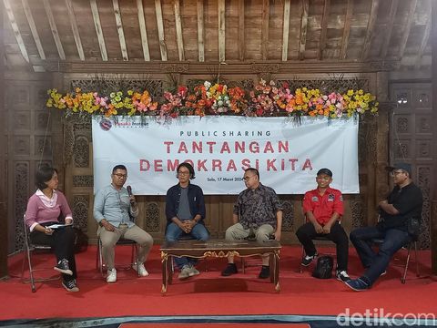 Ketua Institut Harkat Negeri (IHN) Sudirman Said di acara diskusi publik di Joglo Putri, Kota Solo, Minggu (17/3/2024).