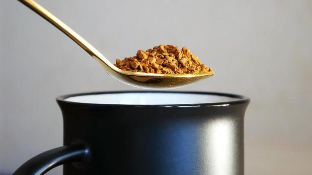 Cuma Diseduh Air Panas, Tapi Tahukah Kamu Proses di Balik Kopi Instan?