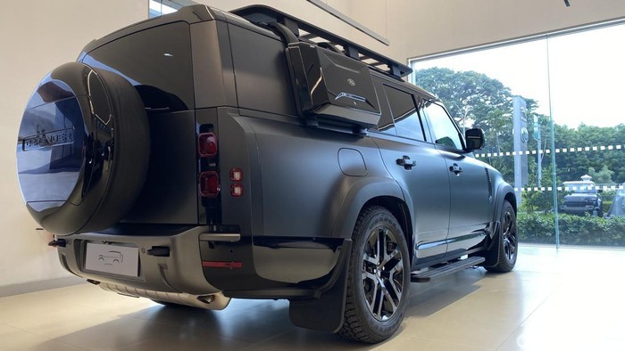 Land Rover Defender 130 Outbond