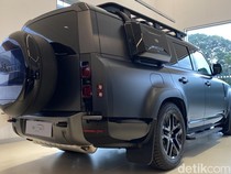 Ada Kotak di Jendela Land Rover Defender, Isinya Apa Sih?