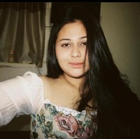 Layla Syafira menempuh pendidikan di fakultas hukum salah satu perguruan tinggi Indonesia. Dengan parasnya yang cantik, banyak yang tak percaya kalau ia merupakan putri pelawak Kadir.  Foto: Dok. Instagram, YouTube Transmedia