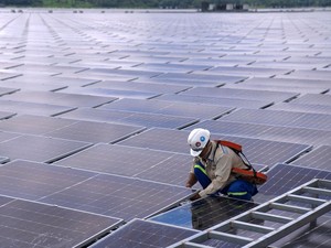 Basuki Ajak Menteri Energi Tajikistan Kerja Sama Pengembangan PLTS Terapung