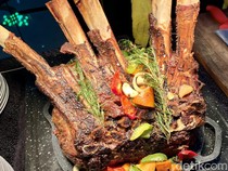 Rasa Bintang Lima Sajian Timur Tengah dari Lantai 18