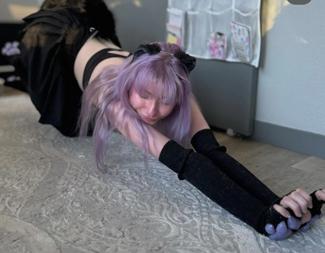 Meow mengaku dirinya sebagai anjing Dalmation. Tak hanya mengonggong, Meow juga sering berjalan seperti anjing dengan empat kaki. Foto: Dok. Instagram @meowdalyn