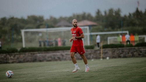 Gelandang Bali United M Rashid saat latihan di Bali United Training Center, Pantai Purnama, Gianyar.