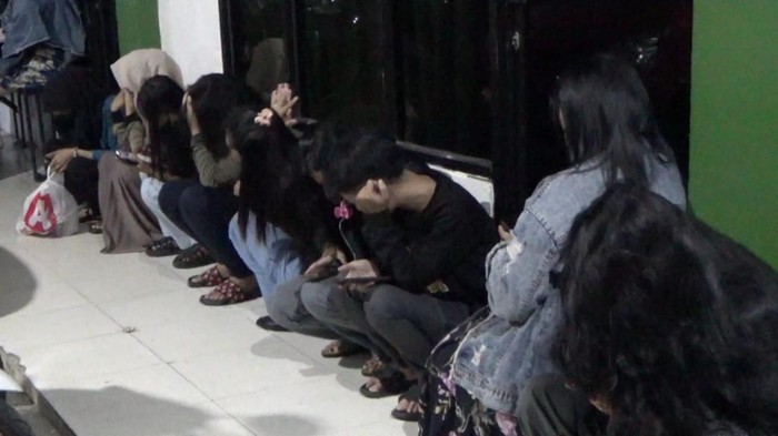 Muda-mudi terjaring razia di Kota Parepare, Sulsel.