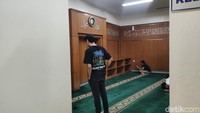 Di PIM 1 terdapat musala di lantai G, lantai 1, lantai 2 dan lantai 3. Untuk di PIM 2, lokasi musala berada di lantai 1, lantai 2, lantai 3 dan lantai R. Selanjutnya ada juga musala di PIM 3 yang berada di lantai G, lantai 1 dan lantai 2. Terdapat juga musala di area Street Gallery. Foto: Devi Setya/detikcom