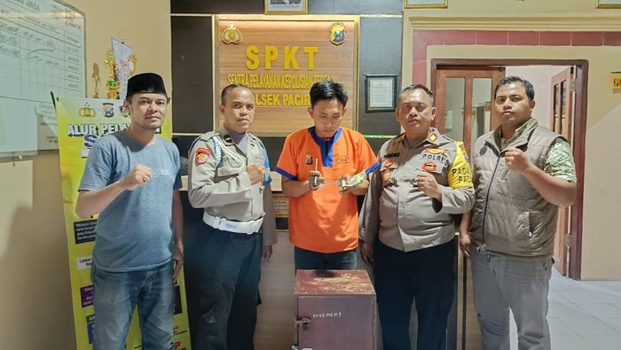 Pelaku pencurian kotak amal peziara di makam Syekh Maulana Ishaq Lamongan