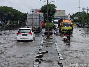 Kondisi Terkini Banjir di Kaligawe Semarang, Motor Banyak yang Mogok