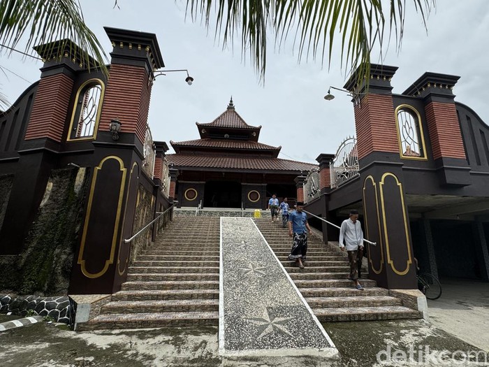 Penampakan masjid peninggalan Sunan Bonang di Desa Bonang, Kecamatan Lasem, Kabupaten Rembang, Minggu (17/3/2024).
