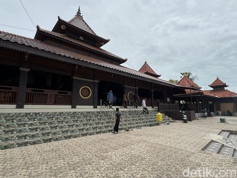Penampakan masjid peninggalan Sunan Bonang di Desa Bonang, Kecamatan Lasem, Kabupaten Rembang, Minggu (17/3/2024).
