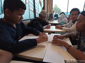 Cerianya Anak Tuna Netra Tasikmalaya Tadarusan dan Bukber di Restoran