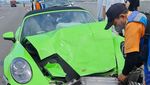 Penampakan Porsche Ringsek Tabrak Livina di Tol Kejapanan