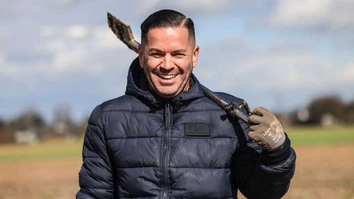 Carsten Konze dari Weiden, Jerman telah menjadi pemburu harta karun selama 11 tahun. Ini aksi dan temuannya.