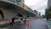 Hanya terlihat beberapa warga yang berolahraga di kawasan tersebut.