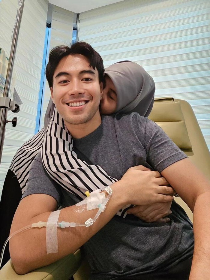 Potret Vidi Aldiano dan Sang Bunda