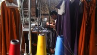 Produksi mukena di rumah kreatif tersebut mengalami peningkatan di bulan Ramadan dari 30 menjadi 60 buah per hari.