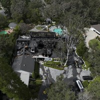 Beruntung Cara yang saat ini sedang terlibat dalam produksi teater musikal ‘Cabaret’ di West End, London, Inggris, tidak berada di rumah. Namun, menurut ibu Cara, Pandora Delevingne, putrinya sangat terpukul. Mungkin saat ini dia hancur, ucap Pandora, seperti dikutip dari TMZ. (Foto: AP Photo/Jae C. Hong)