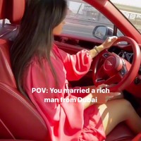 Karena tulisannya tersebut, Sofia dianggap berpikiran dangkal. Banyak sesama wanita yang tidak setuju dengan cara pikir. Jadi kita akan kembali ke 100 tahun lalu dan bergantung dari gaji suami? Hubungan tidak selalu tentang uang tapi bekerja keras untuk mencapai tujuan bersama tidak harus menurunkan standar, Wanita sepertimu dangkal, selalu berpikir tentang materi, tulis netizen. Foto: Instagram Sofia Kralow