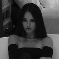 Sofia Kralow jadi sorotan karena konten-kontennya yang sering mengumbar kekayaan. Ia sendiri mengaku sebagai istri dari seorang miliuner Dubai yang kerap dimanjakan dengan fasilitas mewah.  Foto: Instagram Sofia Kralow