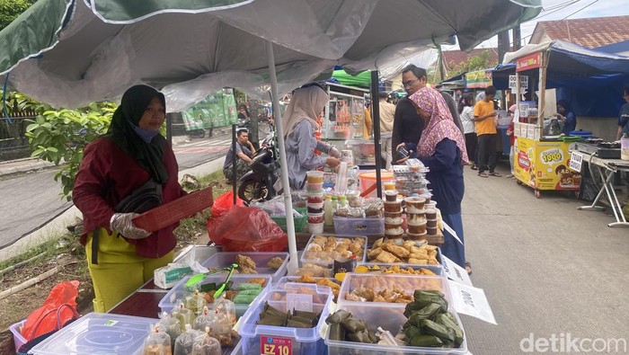 Suasana Pasar Takjil Timah Depok.