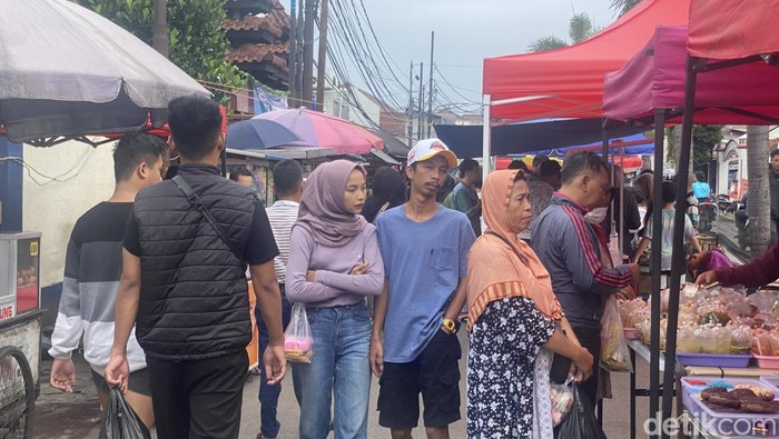 Suasana Pasar Takjil Timah Depok.