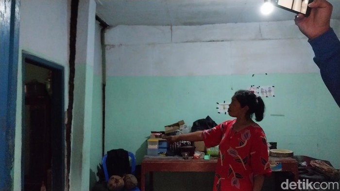 tanah gerak di kota batu berdampak ke rumah, sekolah dan lahan pertanian