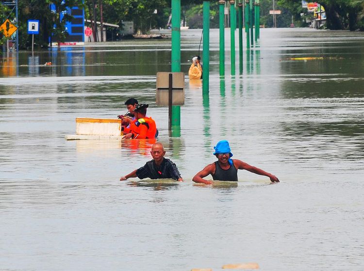 Terendam Banjir, Jalan Pantura Demak-Semarang Terputus