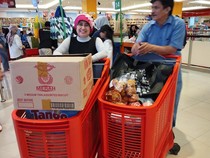 Banjir Diskon! Pengunjung Pilih Beli Dispenser di Transmart Full Day Sale