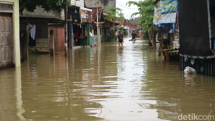 Warga terdampak banjir di Desa Doropayung Kecamatan Juwana, Kabupaten Pati, Minggu (17/3/2024).