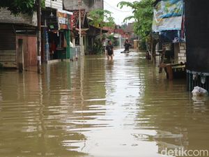Pj Bupati Sebut Banjir Pati Makin Parah karena Bendung di Kudus Dibuka
