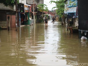 Pj Bupati Sebut Banjir Pati Makin Parah karena Bendung di Kudus Dibuka