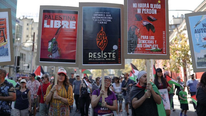 Demonstrators attend a march rally in support of Palestinian people in Gaza, amid the ongoing conflict between Israel and Hamas, in Santiago, Chile, March 17, 2024. REUTERS/Vanessa Rubilar