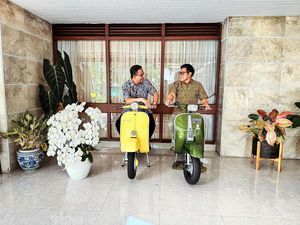 Anies-Cak Imin Naik Vespa: War Takjil di Mana Kita?