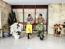 Anies-Cak Imin Naik Vespa: War Takjil di Mana Kita?