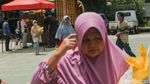 Antusias Warga Tambun Beli Beras Murah SPHP