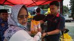 Antusias Warga Tambun Beli Beras Murah SPHP