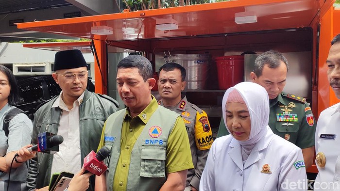 Kepala BNPB Letjen Suharyanto saat memberi keterangan pers di Semarang, Senin (19/3/2024).