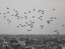 Bantuan Kemanusiaan untuk Gaza Kembali Dijatuhkan dari Langit