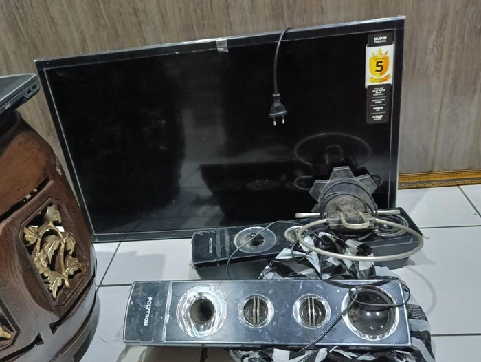 Barang bukti hasil pencurian SDN Kajen diamankan di Mapolsek Ceper, Klaten, Minggu (17/3/2024).