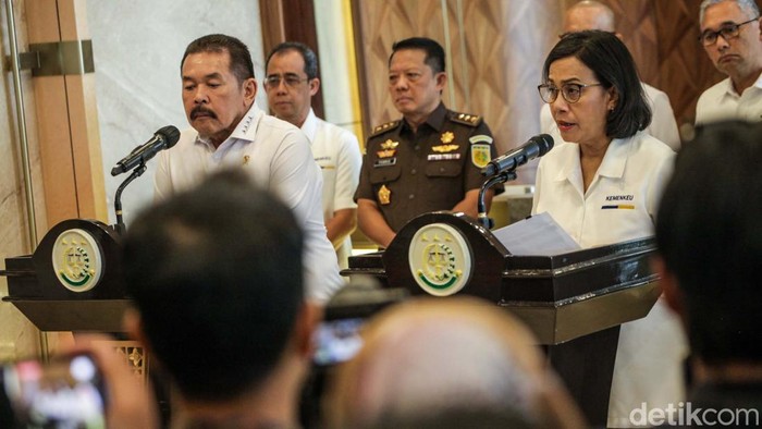 Bertemu Jaksa Agung, Sri Mulyani Lapor Dugaan Korupsi LPEI Menteri Keuangan Sri Mulyani bertemu Jaksa Agung ST Burhanuddin. Sri Mulyani melaporkan dugaan korupsi Lembaga Pembiayaan Ekspor Indonesia (LPEI).