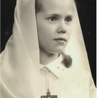 Brigitte Macron lahir sebagai wanita tulen. Inilah foto lain istri Presiden Prancis Emmanuel Macron itu saat kecil. Foto: Dok. France 3