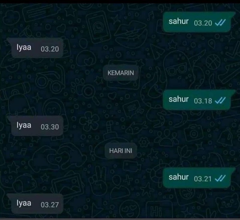 Dibangunin sahur bisa menyenangkan atau sebaliknya. Kamu tim yang suka dibangunin atau lebih pilih pasang alarm sendiri?