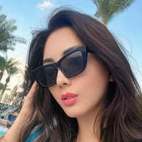 Ibu tiga orang anak itu terlihat semakin cantik dan awet muda. “Masya Allah makin cantik dan bersinar terus ya kk Dhena,” komentar salah seorang netizen. Foto: Instagram/@dhenaaldhaliadevanka