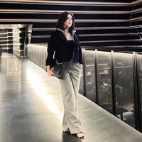 Jadi semakin cantik dan awet muda membuat Dhena makin percaya diri. Beberapa netizen mengatakan jika Dhena semakin tua justru semakin cantik. Foto: Instagram/@dhenaaldhaliadevanka