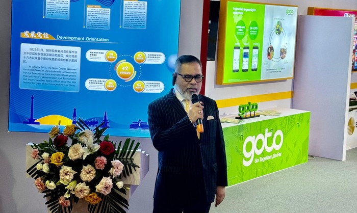 Duta Besar Indonesia untuk Tiongkok H.E Djauhari Oratmangun meresmikan Indonesia Pavilion yang menampilkan beberapa perusahaan raksasa Indonesia, salah satunya GoTo